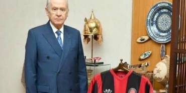 fatih-karagumruk-mhp-baskani-devlet-bahceliyi-paylasti-kulubumuze-uye-olma-karari-buyuk-sevincle-karsilandi-9LwIknUI.jpg