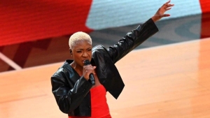 kanadali-muzikci-jully-black-ulusal-marstaki-bir-kelimeyi-neden-degistirdi-vHpTUWkt.jpg