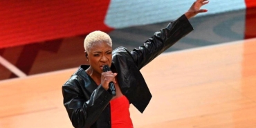 kanadali-muzikci-jully-black-ulusal-marstaki-bir-kelimeyi-neden-degistirdi-vHpTUWkt.jpg