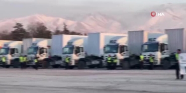 pakistandan-gelen-sarsinti-yardim-mallarini-tasiyan-tir-konvoyu-malatyaya-ulasti-74TXMWUA.jpg