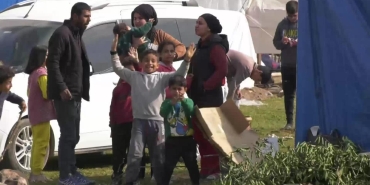 suriyeli-depremzede-cadir-istedik-vermediler-kendi-imkanimla-yaptim-iki-aile-10-kisi-kaliyoruz-l6BH5JAc.jpg