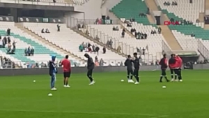 amedspor-maci-oncesi-futbolcular-ortasinda-arbede-cikti-krTw1QeW.jpg