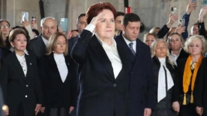 bayanlarla-anitkabiri-ziyaret-eden-aksener-atanin-huzurunda-asker-selami-verdi-kgd2tFvO.jpg