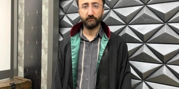 depremzede-avukat-meslegini-kayseride-surduruyor-wwPtx5OV.jpg
