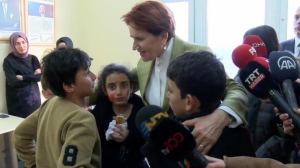 depremzede-cocuklarla-bir-ortaya-gelen-akseneri-hic-bu-turlu-gormediniz-l2VjQKaq.jpg