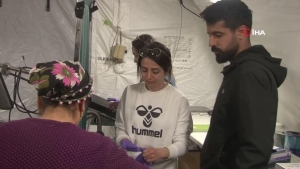 hatayli-depremzede-bayan-sihhat-calisanlarinin-8-mart-dunya-bayanlar-gunu-mesaisi-QcCT1O2q.jpg
