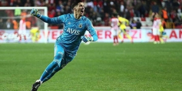 son-dakika-fenerbahce-altay-bayindir-ile-4-yillik-yeni-mukavele-imzaladi-JPVmCWlr.jpg