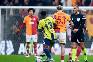 bomba-iddia-fenerbahce-galatasaray-derbisinin-hakemi-belirli-oldu-sgyuFhwf.jpg