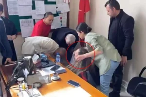 gozlerin-cevrildigi-okulda-basortusu-krizi-buyuyor-mudur-bayginlik-gecirdi-Zhx7MRFp.jpg