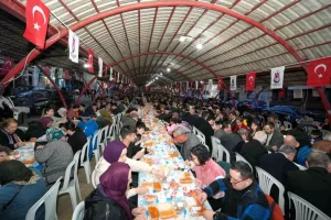manisada-ramazan-ayinda-iftar-sofralari-ile-dayanisma-ruhu-X8tkeUn8.jpg