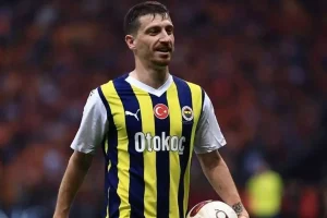 10-binde-bir-gozuken-enfeksiyona-yakalandi-fenerbahceli-mert-hakan-yandas-hastanelik-oldu-7P6arxtH.jpg
