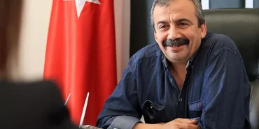 aort-damari-yirtilan-sirri-sureyya-oncuyu-tabibi-tekraren-uyarmis-DJENxRUO.jpg