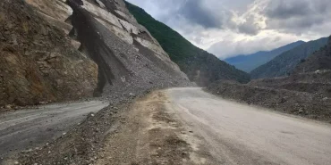 artvin-ardahan-yolu-heyelanlar-nedeniyle-kapandi-CDvAYgk1.jpg