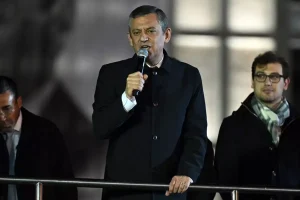 birinci-boykot-anketinde-ozgur-ozele-soguk-dus-cikan-sonuclar-dikkat-cazibeli-Ik47H8aZ.jpg