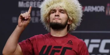 dunyaca-unlu-futbolcu-mma-dovuscusu-oldu-khabib-cabucak-telefona-sarildi-SLyKOOPY.jpg
