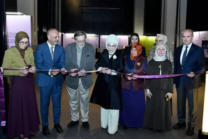 emine-erdogan-sakli-kalanlar-standinin-acilisini-gerceklestirdi-AgBrUgKa.jpg