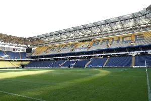fenerbahce-gelecek-donem-alaninda-mac-oynayamayacak-A6Ia7yNT.jpg