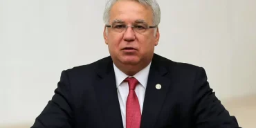 imamoglunun-gozaltina-alinmasina-reaksiyon-gosteren-ak-partili-huseyin-kocabiyik-ihrac-edildi-yhPPB5OR.jpg