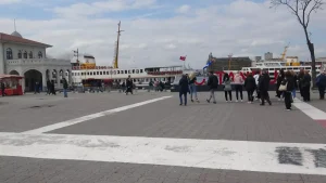 istanbulun-gelecegi-vatandaslarin-farkli-gorusleri-mevcut-mJ77JcMk.jpg