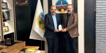 kizilaydan-diko-liderine-tesekkur-plaketi-Q9YAxnLy.jpg