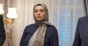 kizilcik-serbeti-pembe-diziden-ayriliyor-mu-pembe-diziden-cikacak-mi-fH8KL8Hv.jpg