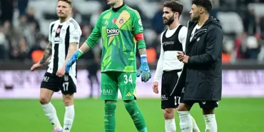 mactan-sonra-da-devam-etti-besiktas-tribunlerinden-kadroya-olay-reaksiyon-pVuTXKY2.jpg