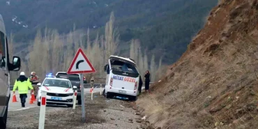 oltuda-trafik-kazasi-1-meyyit-11-yarali-HDm7663X.jpg