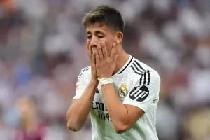 real-madridde-arda-guler-krizi-bitmiyor-idareden-surpriz-bir-karar-geldi-9ka1EqfS.jpg