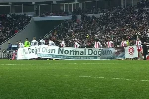 sihhat-bakanligindan-tartismali-pankartla-ilgili-aciklama-aTbkLa1S.jpg