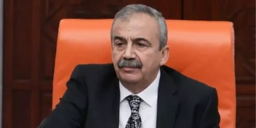 sirri-sureyya-baskan-hangi-sinemalarda-oynadi-sirri-sureyya-baskan-filmleri-MBi9kKIa.jpg