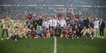 trabzonspor-u19-grubundan-13-futbolcuyla-profesyonel-kontrat-imzaladi-lzp5kj3c.jpg