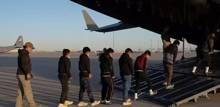 trump-biden-periyodunda-abdye-giren-1-milyon-gocmene-hemen-ayrilin-buyrugu-verdi-JVxjKMdF.jpg