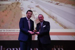 usak-belediye-baskani-ozkan-yalima-odul-getiren-proje-fiyatsiz-elektrikli-ulasim-abZc1mR6.jpg