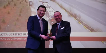 usak-belediye-baskani-ozkan-yalima-odul-getiren-proje-fiyatsiz-elektrikli-ulasim-abZc1mR6.jpg