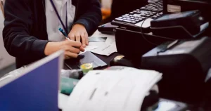 1-mayis-bankalar-acik-mi-kapali-mi-1-mayista-eft-havale-fast-surecleri-yapilir-mi-iYiZ3Xai.jpg