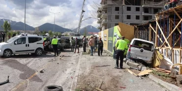 beton-mikserinin-kaza-yapmasi-sofor-agir-yarali-bFxCXY1v.jpg