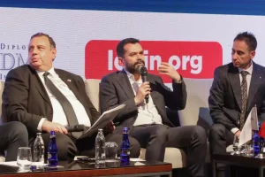 dr-ekrem-teymur-5-yil-icinde-hicbirimiz-su-anki-meslegimizi-yapmiyor-olacagiz-U1WN38vq.jpg