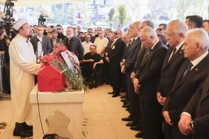 imam-sirri-sureyya-lider-ile-ilgili-anisini-cenazede-anlatti-6WeNcZSq.jpg