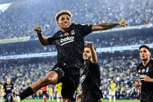 kadikoyde-kazanan-kara-kartal-besiktas-fenerbahceyi-deplasmanda-devirdi-2EcENzzl.jpg
