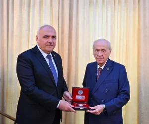 kizilcahamam-belediye-baskani-acardan-bahceliye-anlamli-ikram-RrGF6FTC.jpg