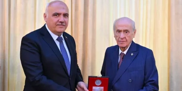 kizilcahamam-belediye-baskani-acardan-bahceliye-anlamli-ikram-RrGF6FTC.jpg