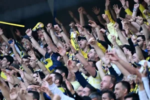 resmi-aciklama-geldi-genc-yildiz-fenerbahceye-geri-donuyor-CqpK4kzG.jpg