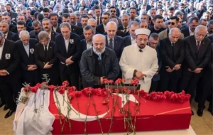 sirri-sureyya-baskan-cenaze-namazini-kim-kildirdi-cenazeye-kimler-katildi-IhQljF9f.jpg
