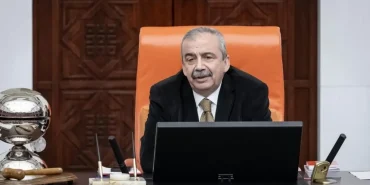 sirri-sureyya-baskan-kimdir-sirri-sureyya-lider-kac-yasinda-nereli-slMYxQO2.jpg
