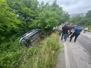 trabzonda-minibus-devrildi-5-yarali-OGfx7O8v.jpg