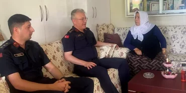 afyonkarahisar-vilayet-jandarma-kumandani-jandarma-albay-yagandan-sehit-ailesine-ziyaret-UkLhA78z.jpg