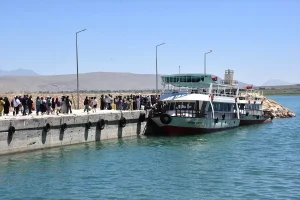 akdamar-adasi-tarih-ve-tabiatin-bulusma-noktasi-1ruUcdHx.jpg