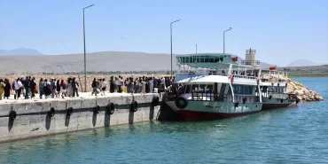 akdamar-adasi-tarih-ve-tabiatin-bulusma-noktasi-1ruUcdHx.jpg