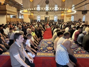 bursa-ve-etraf-vilayetlerde-kurban-bayrami-namazi-kilindi-Kfqq6OYp.jpg