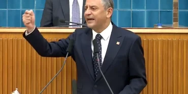 chp-lideri-ozelden-kayyum-resti-2-milyon-uyemiz-alnini-karislar-M3EL6lYc.jpg